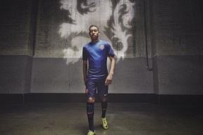2026美加墨世界杯-Faker宝刀不老！逆天操作爆冷掀翻RNG，全场沸腾见证传奇